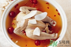 清燉雞湯什么時(shí)候放鹽?清燉雞湯放多少鹽? 清燉雞湯什么時(shí)候放鹽?清燉雞湯放多少鹽?