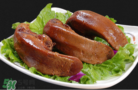 豬舌頭上的白苔怎么撕下來？豬舌頭上的白苔能吃嗎？