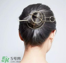 低發(fā)髻盤發(fā)圖解_低發(fā)髻的盤法 低發(fā)髻盤發(fā)圖解_低發(fā)髻的盤法