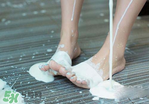 牛奶浴多久泡一次最好？牛奶浴一次泡多久？