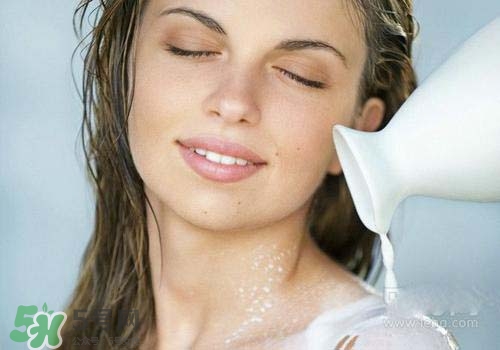 牛奶浴多久泡一次最好？牛奶浴一次泡多久？