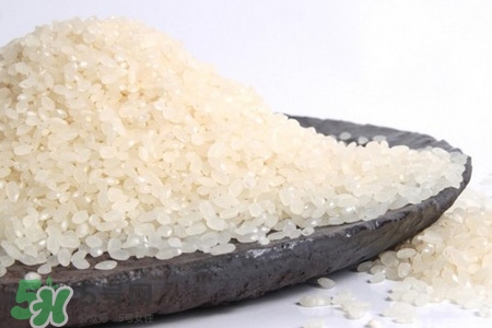 淘米水可以治白發(fā)嗎？淘米水洗頭發(fā)能治白發(fā)？