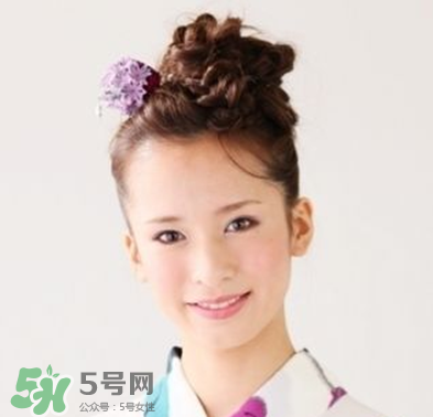 盤(pán)發(fā)發(fā)型圖片_盤(pán)發(fā)發(fā)型圖片2017款 盤(pán)發(fā)發(fā)型圖片_盤(pán)發(fā)發(fā)型圖片2017款