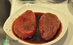 自己在家怎么腌牛排？自己在家腌制牛排需要什么材料？