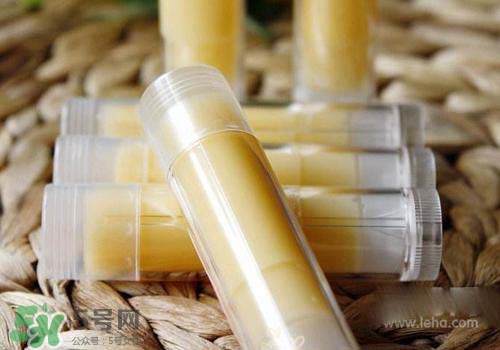 潤唇膏可以增長睫毛嗎？潤唇膏怎樣增長睫毛？