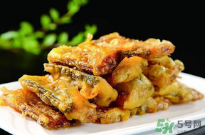 面粉炸魚怎么做？怎么用面粉炸魚？