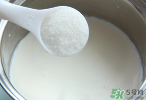 面糊用熱水還是涼水？面糊是用熱水調(diào)還是用涼水調(diào)？