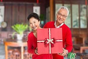 過(guò)年給父母買什么禮物,過(guò)年回家送什么禮物好 過(guò)年給父母買什么禮物,過(guò)年回家送什么禮物好