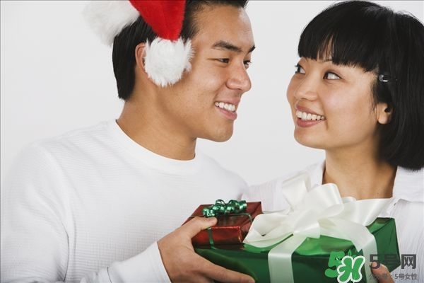 過(guò)年給父母買什么禮物,過(guò)年回家送什么禮物好 過(guò)年給父母買什么禮物,過(guò)年回家送什么禮物好