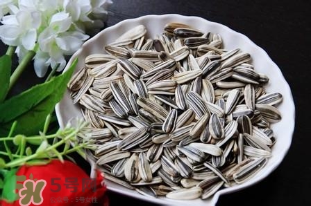 吃瓜子會口腔潰瘍嗎？口腔潰瘍可以吃瓜子嗎？