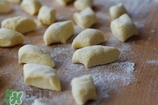 面團(tuán)有氣泡怎么回事?發(fā)酵的面團(tuán)怎么排氣 面團(tuán)有氣泡怎么回事?發(fā)酵的面團(tuán)怎么排氣