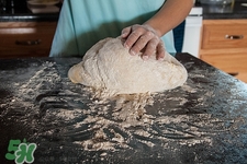 面團(tuán)有氣泡怎么回事?發(fā)酵的面團(tuán)怎么排氣 面團(tuán)有氣泡怎么回事?發(fā)酵的面團(tuán)怎么排氣