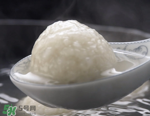 元宵面用涼水還是熱水？元宵是用熱水還是冷水調(diào)面粉？