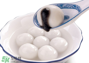 元宵面用涼水還是熱水？元宵是用熱水還是冷水調(diào)面粉？