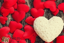 收到藍(lán)色妖姬是什么意思？情人節(jié)送藍(lán)色妖姬什么意思？