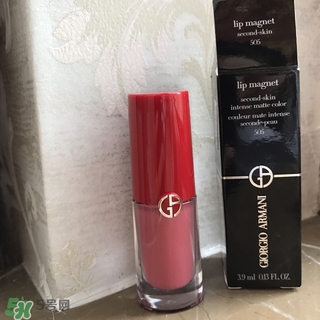 阿瑪尼小胖丁染唇液多少錢(qián)?阿瑪尼小胖丁染唇液專(zhuān)柜價(jià)格 阿瑪尼小胖丁染唇液多少錢(qián)?阿瑪尼小胖丁染唇液專(zhuān)柜價(jià)格