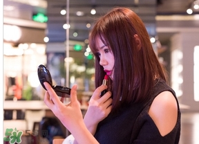 蘭蔻菁純唇膏388試色 蘭蔻菁純唇膏388試色圖 蘭蔻菁純唇膏388試色 蘭蔻菁純唇膏388試色圖