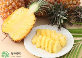 鳳梨吃之前用鹽水泡嗎？鳳梨為什么要用鹽水泡？