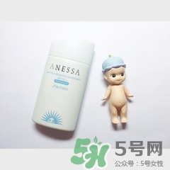 安耐曬金瓶是水狀的嗎 安耐曬金瓶是物理防曬還是化學(xué)防曬 安耐曬金瓶是水狀的嗎 安耐曬金瓶是物理防曬還是化學(xué)防曬