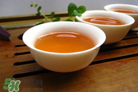 喝茶好還是白開(kāi)水好？喝茶和喝白開(kāi)水哪個(gè)好？