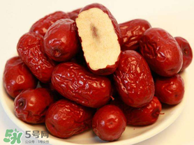 紅棗發(fā)白可以吃嗎？紅棗表面發(fā)白是發(fā)霉嗎？