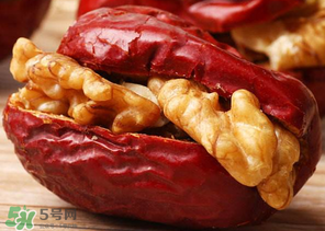 紅棗夾核桃有什么寓意？紅棗夾核桃的寓意