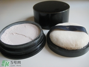 cpb散粉和紀(jì)梵希散粉哪個好？cpb散粉和紀(jì)梵希散粉對比