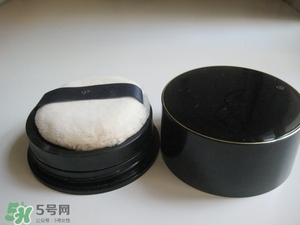 cpb散粉和紀(jì)梵希散粉哪個好？cpb散粉和紀(jì)梵希散粉對比