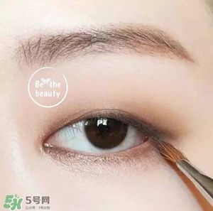 啞光眼影怎么畫？啞光眼影畫法步驟圖解