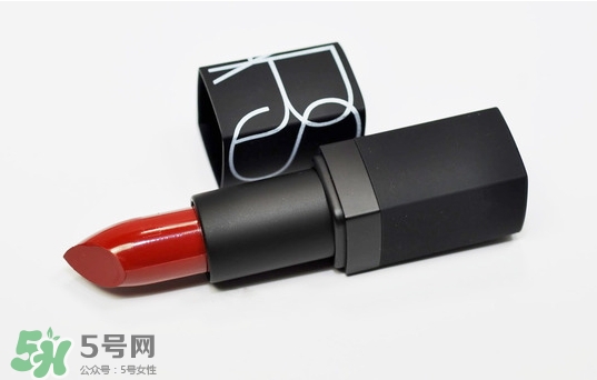 霧面口紅干嗎？霧面口紅太干怎么辦？