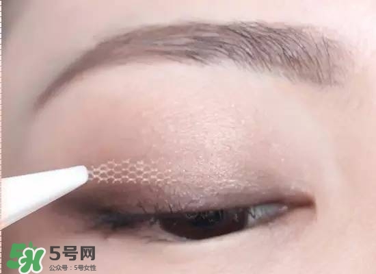 雙眼皮貼的正確貼法 雙眼皮貼怎么貼 雙眼皮貼的正確貼法 雙眼皮貼怎么貼