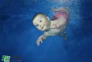 嬰兒游泳注意事項(xiàng) 嬰兒游泳需要注意什么 嬰兒游泳注意事項(xiàng) 嬰兒游泳需要注意什么