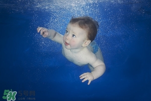 嬰兒游泳注意事項(xiàng) 嬰兒游泳需要注意什么 嬰兒游泳注意事項(xiàng) 嬰兒游泳需要注意什么