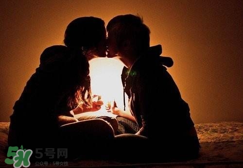 接吻時(shí)女生的生理反應(yīng)是什么？怎么接吻教程