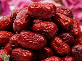 紅棗外面白色的是什么？紅棗上面有一層白的是什么東西？