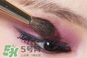 紫色腮紅適合什么口紅？紫色腮紅口紅搭配