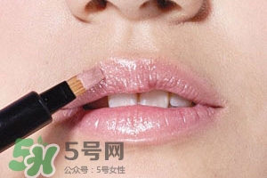 紫色腮紅適合什么口紅？紫色腮紅口紅搭配