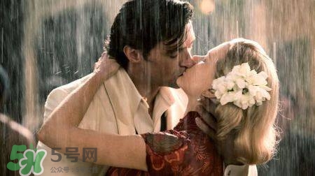 接吻時(shí)女生的生理反應(yīng)是什么？怎么接吻教程