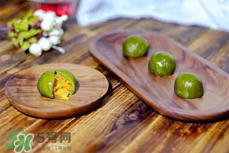 做青團(tuán)的草叫什么？青團(tuán)子用的青是什么草？