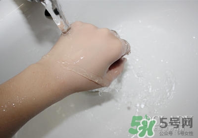 植村秀小燈泡584和784哪個白？植村秀小燈泡584和784對比