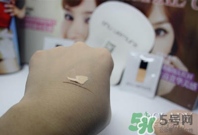 植村秀小燈泡584和784哪個白？植村秀小燈泡584和784對比