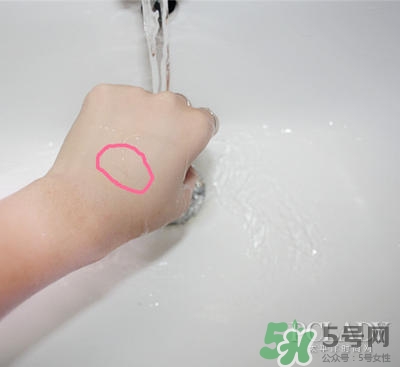 植村秀小燈泡584和784哪個白？植村秀小燈泡584和784對比