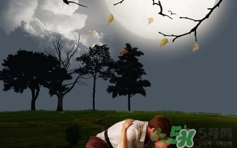 第一次如何舌吻？舌吻的技巧和方法