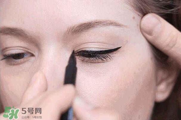 不脫妝眼線怎么畫 不脫妝眼線畫法 不脫妝眼線怎么畫 不脫妝眼線畫法