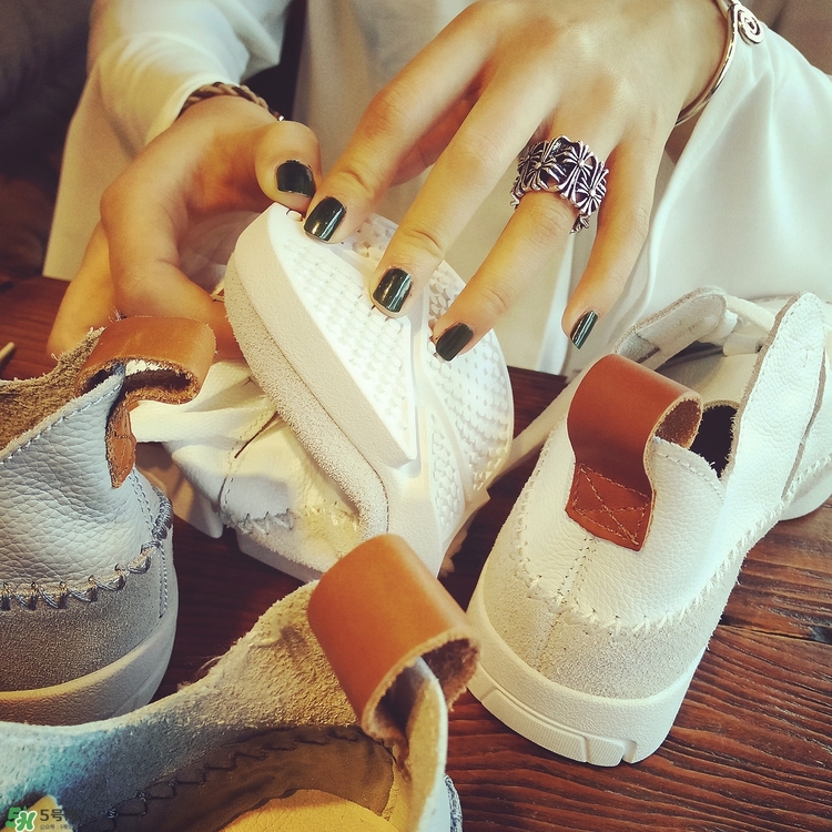 羊蹄鞋圖片 羊蹄鞋的穿法 羊蹄鞋圖片 羊蹄鞋的穿法