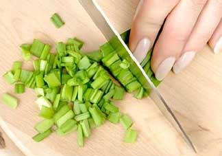 薺菜和蔥能一起吃嗎？薺菜餃子可以放蔥嗎？