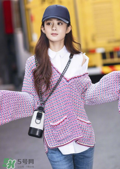 香奈兒gabrielle手袋怎么搭配？chanel gabrielle包包怎么背好看？