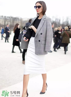 春天穿連衣裙搭配什么外套？連衣裙搭配什么外套好看？