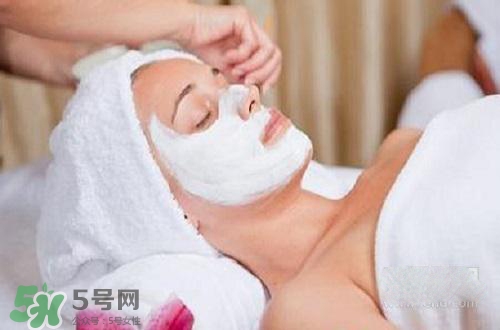 面粉做面膜會(huì)堵塞毛孔嗎？面粉怎么做面膜不會(huì)堵塞毛孔