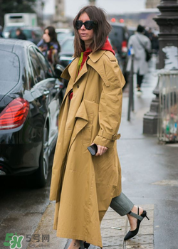 卡其色風(fēng)衣怎么搭配？卡其色風(fēng)衣怎么搭配好看？